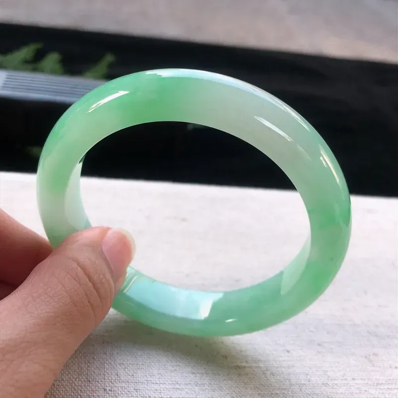 【天然翡翠正圈玉手镯,水润满色,玉质润,品相好,优雅瞩目,尺寸圈口57.5/12/8.9 ,】图8