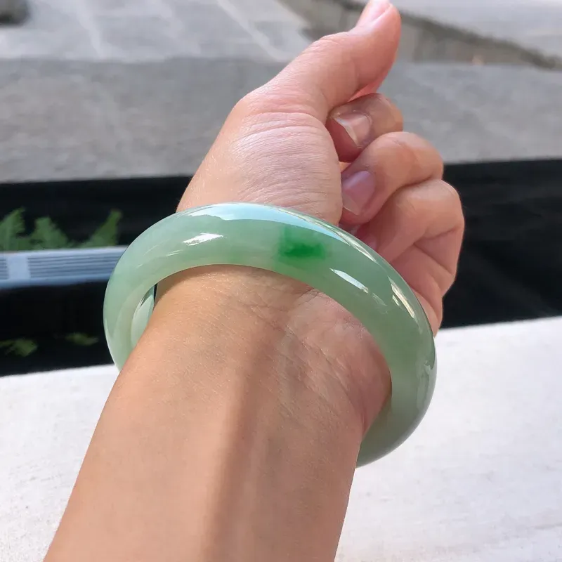 【天然翡翠正圈玉手镯,水润飘阳绿,玉质润,品相好,优雅瞩目,尺寸圈口 55.5/14.4/7.8 ,】图8