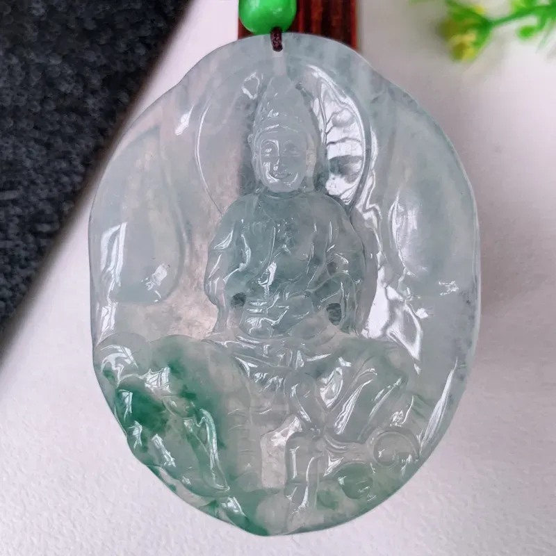 冰润精雕飘花普贤观音菩萨吊坠 精雕普贤菩萨，五官端正威严，刻画精细，坐骑大象憨厚可爱，强壮有力，是生肖属龙  属蛇的守护神  保佑平安无事，心想事成  （顶珠为饰珠）W36  尺寸：49-38.5-6.2mm#*