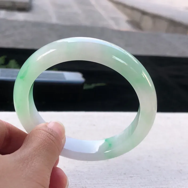 【天然翡翠正圈玉手镯,水润飘绿,玉质润,品相好,优雅瞩目,尺寸圈口58.2/12.5/8.6 ,纹】图5