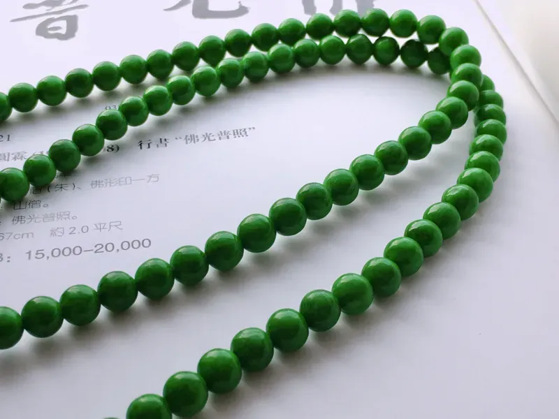 #自然光拍#辣绿珠链，色泽艳丽，细腻精美。10.7粒