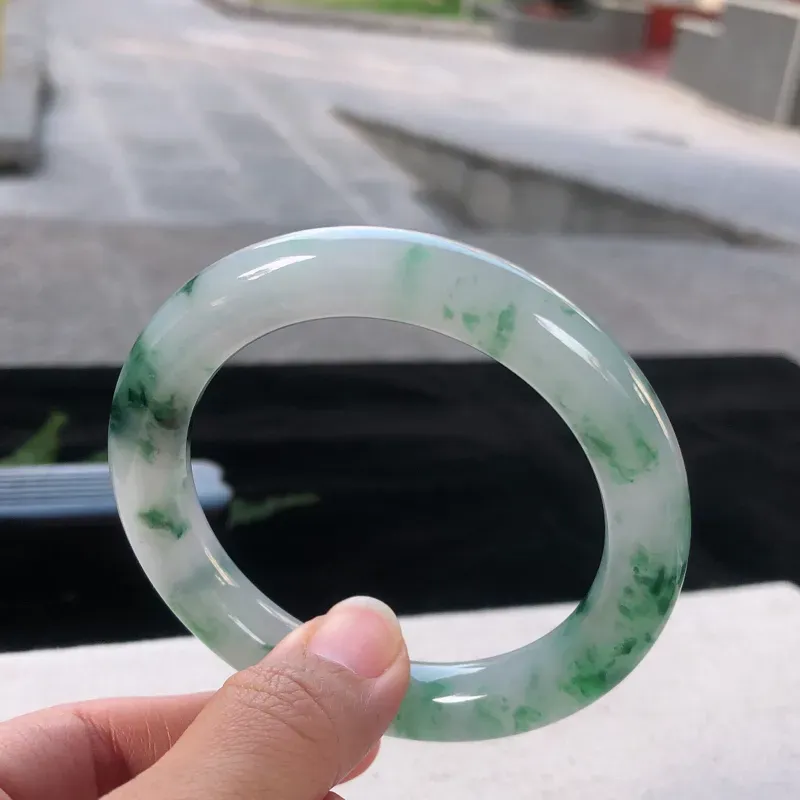 【圆条54-55 ,天然翡翠玉手镯,水润飘花,玉质润,品相好,优雅瞩目,尺寸圈口54.5/9.8/10 ,纹】图5
