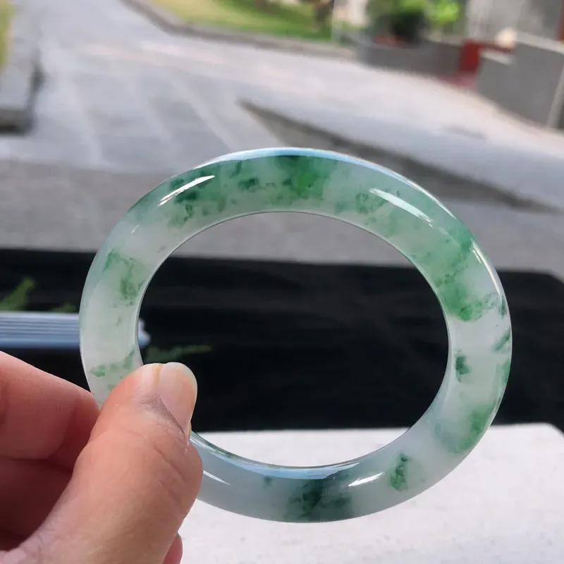 【圆条54-55 ,天然翡翠玉手镯,水润飘花,玉质润,品相好,优雅瞩目,尺寸圈口54.5/9.8/10 ,纹】图6