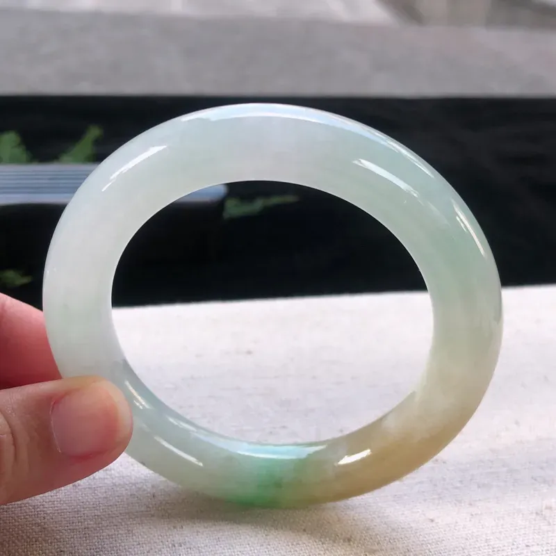 【圆条56-57 ,天然翡翠玉手镯,水润双彩玉质润,品相好,优雅瞩目,尺寸圈口56.5/11.4/11.1】图5