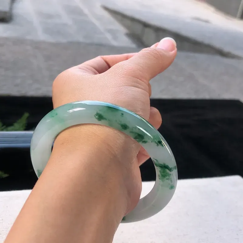 【圆条54-55 ,天然翡翠玉手镯,水润飘花,玉质润,品相好,优雅瞩目,尺寸圈口54.5/9.8/10 ,纹】图7
