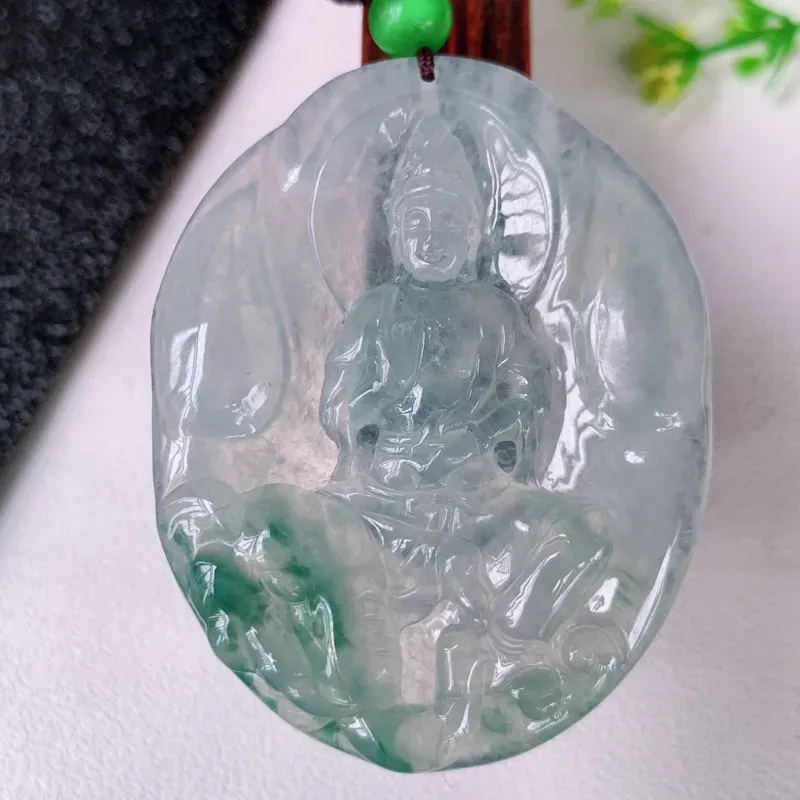 冰润精雕飘花普贤观音菩萨吊坠 精雕普贤菩萨，五官端正威严，刻画精细，坐骑大象憨厚可爱，强壮有力，是生肖属龙  属蛇的守护神  保佑平安无事，心想事成  （顶珠为饰珠）W36  尺寸：49-38.5-6.2mm#*