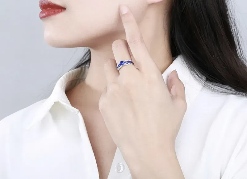【18k金镶蓝宝石戒指 宝石参数:0.58+0.57ct 配石:钻石40颗,总重2.44克,圈口:13.5号(可改圈)】图3