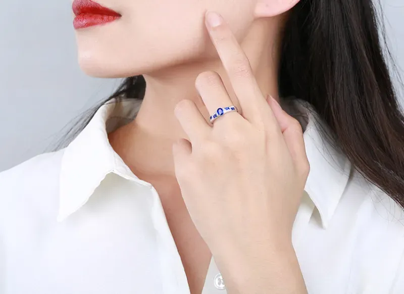 【18k金镶蓝宝石戒指 宝石参数:0.45+0.38ct 配石:钻石28颗,总重2.07克,圈口:14号(可改圈)】图3