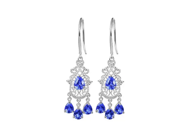 【18k金镶蓝宝石耳钩 宝石参数:2.46ct 配石:钻石10颗,总重3.74克】图4