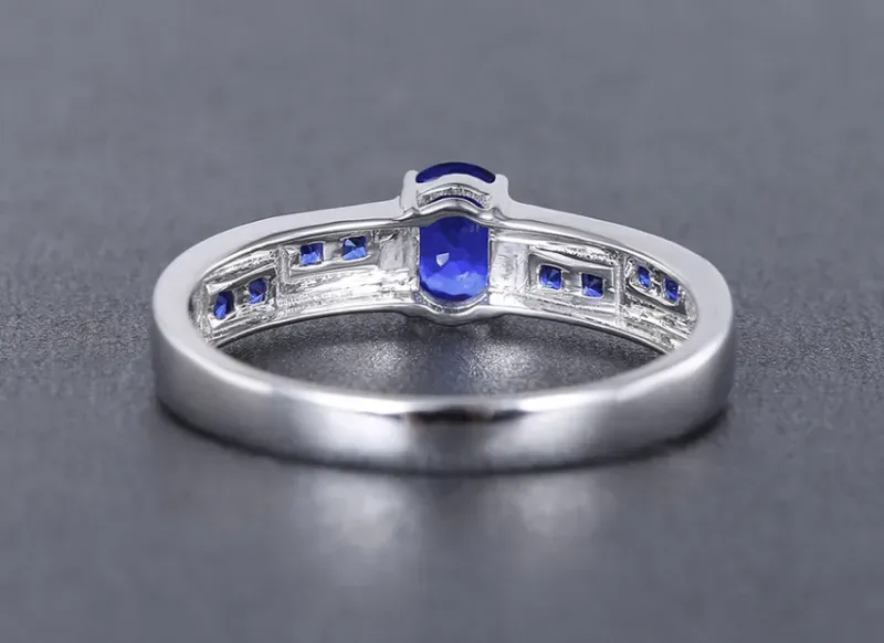 【18k金镶蓝宝石戒指 宝石参数:0.45+0.38ct 配石:钻石28颗,总重2.07克,圈口:14号(可改圈)】图2