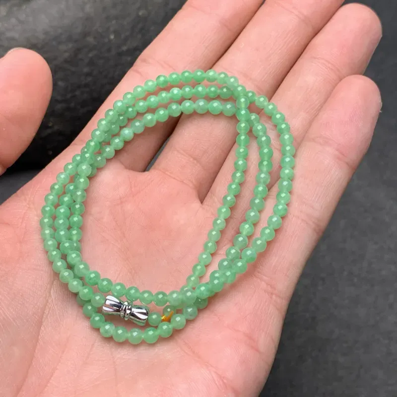 糯种果绿色翡翠珠链项链、154颗、直径3.5毫米、质地细腻、色彩鲜艳、隔珠是装饰品、ADA031C12