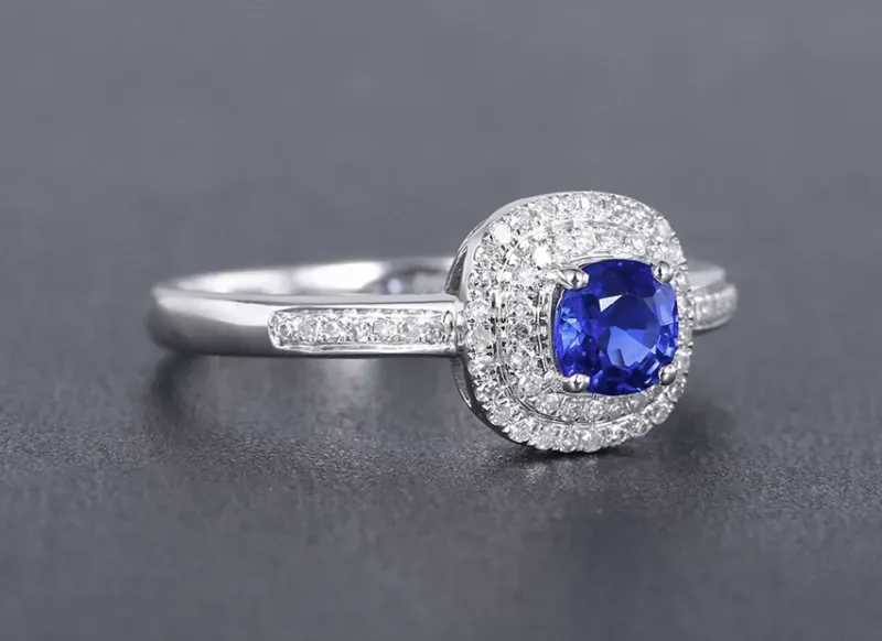 【18k金镶蓝宝石戒指 宝石参数:0.55ct 配石:钻石63颗,总重2.20克,圈口:14号(可改圈)】图1