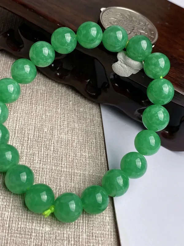 A货翡翠-种好满绿圆珠手链，尺寸-其一圆珠直径9.4mm