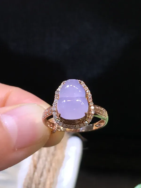 翡翠a货，紫罗兰葫芦戒指，18k金伴钻，佩戴精美，性价比高，裸石尺寸10.7*8.1*3.8mm