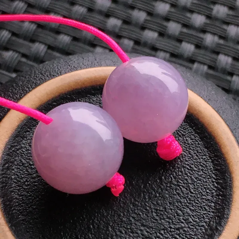 #自然光实拍# 紫罗兰圆珠一对 玉质细腻，种老起胶，种水好。