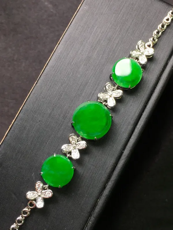 阳绿平安扣手链，18k金豪华镶钻，无纹无裂，种好色好，质量杠杠的，性价比超高