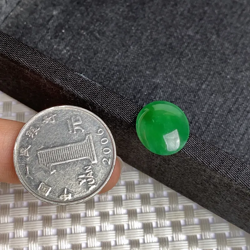 A货翡翠-种好满绿蛋面镶嵌件，尺寸-14.7*12.5*4.8mm
