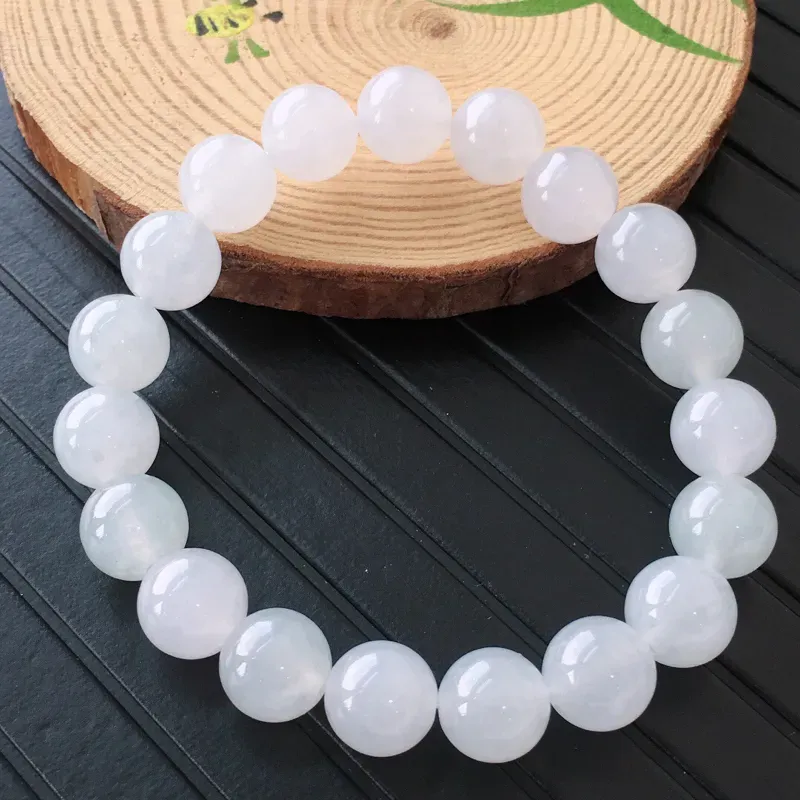 天然缅甸老坑翡翠A货淡春彩圆珠子手链，料子细腻柔洁，尺寸10.5mm，重量36.41g。