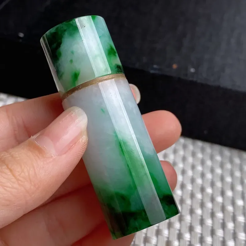 A货翡翠-种好飘绿平平安安香水瓶，尺寸-61.8*20.8mm