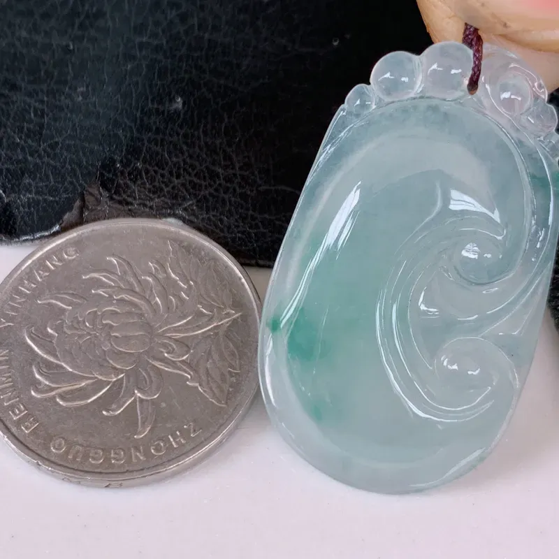 【自然光实拍~冰飘花吉祥如意翡翠挂件,冰透,饱满,种水足,工艺精湛 ,配戴精美!#194.4尺寸36.5*21.5*5.2】图8