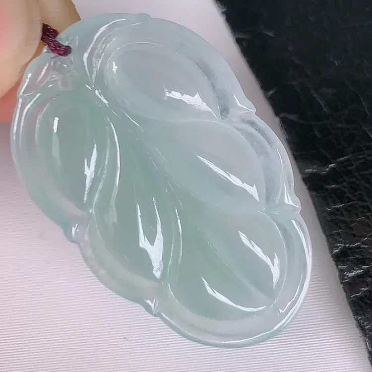 【自然光实拍~冰金枝玉叶翡翠吊坠,叶子挂件,水水润润的料子,清新透彻,莹润且起胶,佩戴事业有成!#194.4尺寸35*22*5】图3
