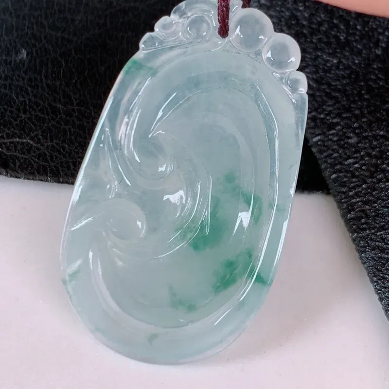 【自然光实拍~冰飘花吉祥如意翡翠挂件,冰透,饱满,种水足,工艺精湛 ,配戴精美!#194.4尺寸36.5*21.5*5.2】图5
