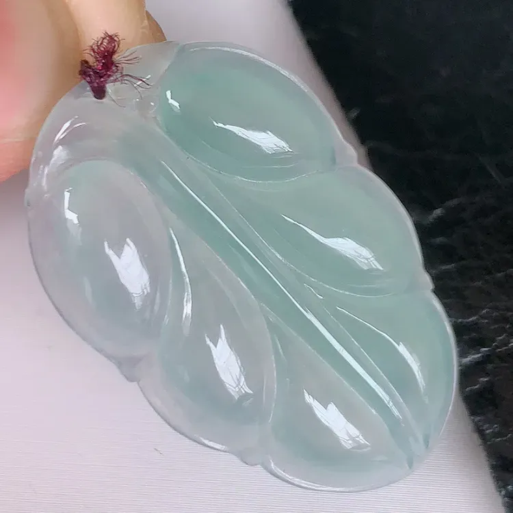 【自然光实拍~冰金枝玉叶翡翠吊坠,叶子挂件,水水润润的料子,清新透彻,莹润且起胶,佩戴事业有成!#194.4尺寸35*22*5】图2