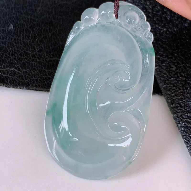 【自然光实拍~冰飘花吉祥如意翡翠挂件,冰透,饱满,种水足,工艺精湛 ,配戴精美!#194.4尺寸36.5*21.5*5.2】图7