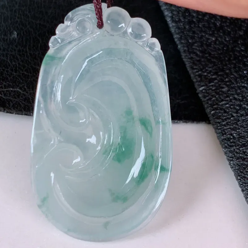 【自然光实拍~冰飘花吉祥如意翡翠挂件,冰透,饱满,种水足,工艺精湛 ,配戴精美!#194.4尺寸36.5*21.5*5.2】图6