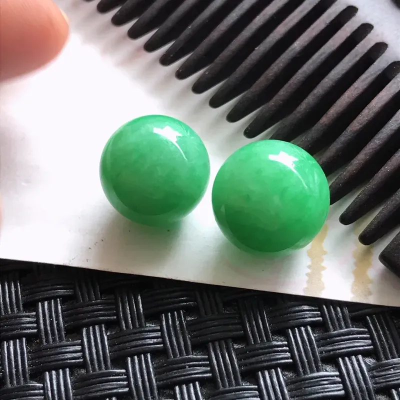 天然翡翠阳绿珠子颜色好编号699尺寸12mm