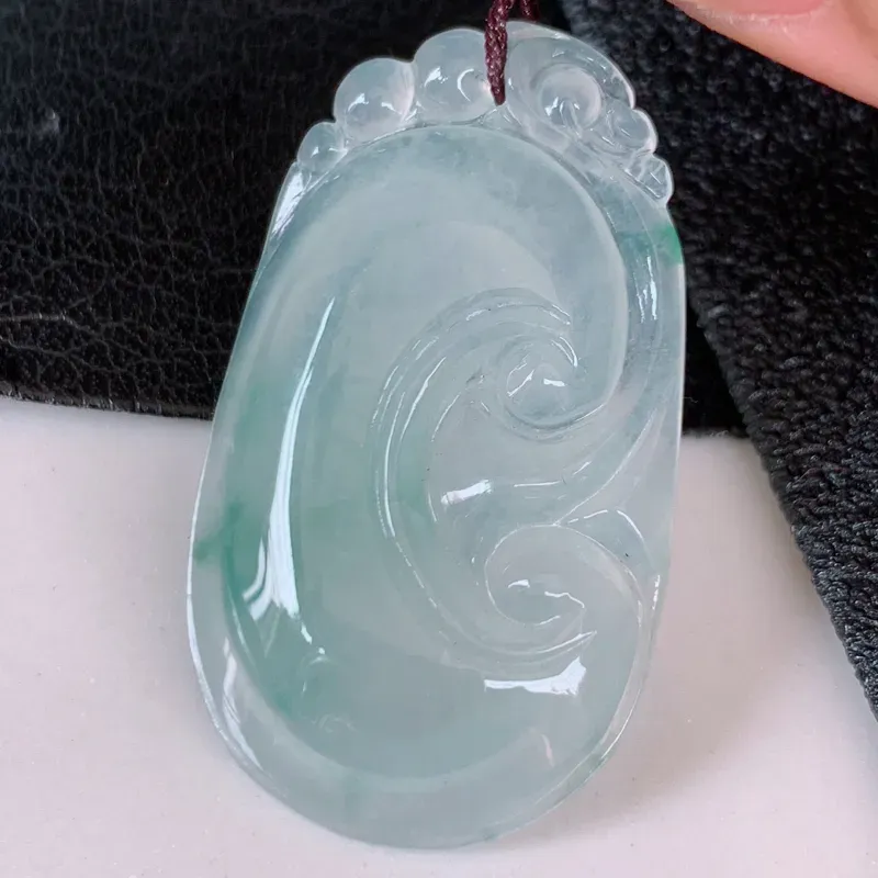 【自然光实拍~冰飘花吉祥如意翡翠挂件,冰透,饱满,种水足,工艺精湛 ,配戴精美!#194.4尺寸36.5*21.5*5.2】图3