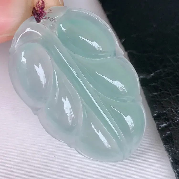 【自然光实拍~冰金枝玉叶翡翠吊坠,叶子挂件,水水润润的料子,清新透彻,莹润且起胶,佩戴事业有成!#194.4尺寸35*22*5】图5