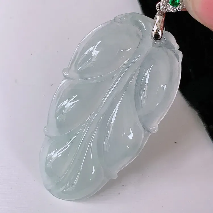 【自然光实拍~冰金枝玉叶翡翠吊坠,叶子挂件,水水润润的料子,清新透彻,莹润且起胶,配图银扣,佩戴事业有成!#118.4尺寸46.6*25*5】图1