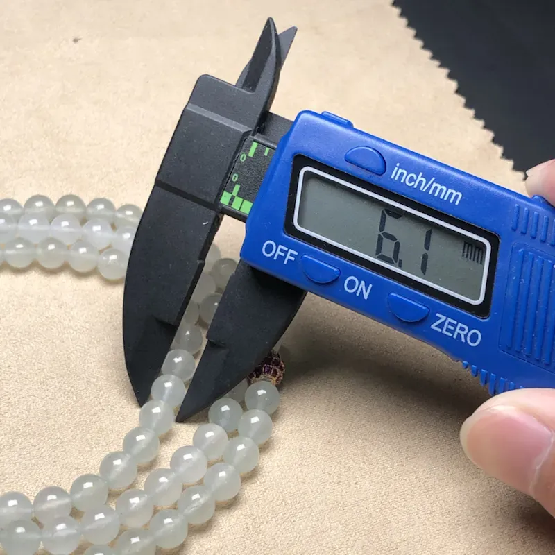 冰种白冰翡翠珠链项链，108颗，直径6.1毫米，质地细腻，冰透水润，隔珠是装饰品，A212EFM