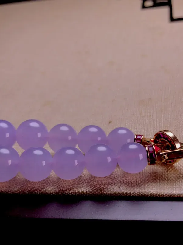 冰紫塔珠珠链，
直径10.2～15.3mm
41粒，总长越560mm，
172g，
18K金伴天然钻石+粉色蓝宝石扣头，