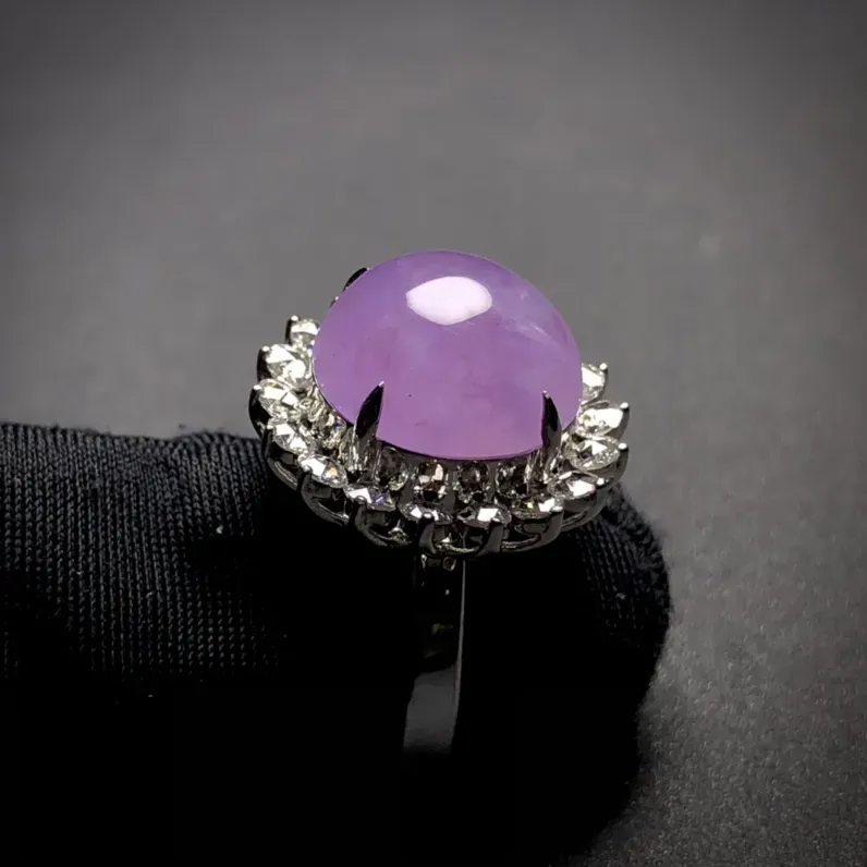 紫罗兰精品戒指，
裸石12.8-12.5-7.5mm，
现12.5#，8.55g，
18K金伴天然钻石镶嵌，