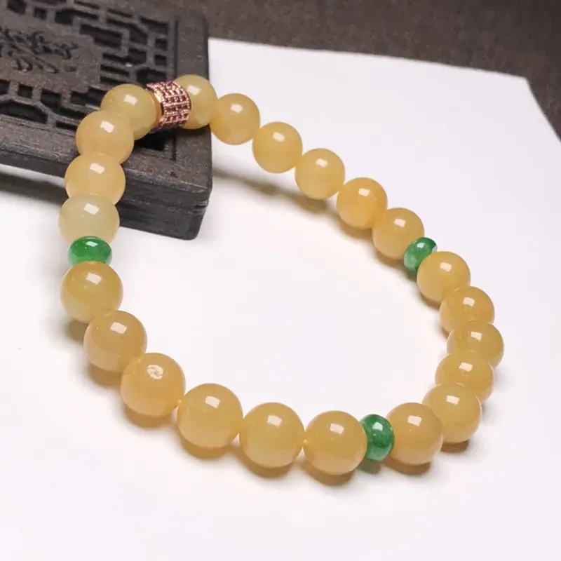 糯种黄翡翠珠链手串、直径7.8毫米、质地细腻、色彩鲜艳、隔珠是装饰品、A238AN