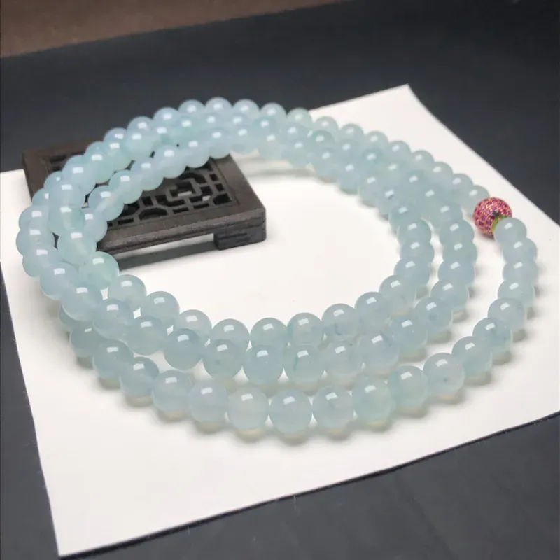 糯化种天空蓝翡翠珠链项链，108颗，直径8.1毫米，质地细腻，水润光泽，隔珠是装饰品，A031BCN