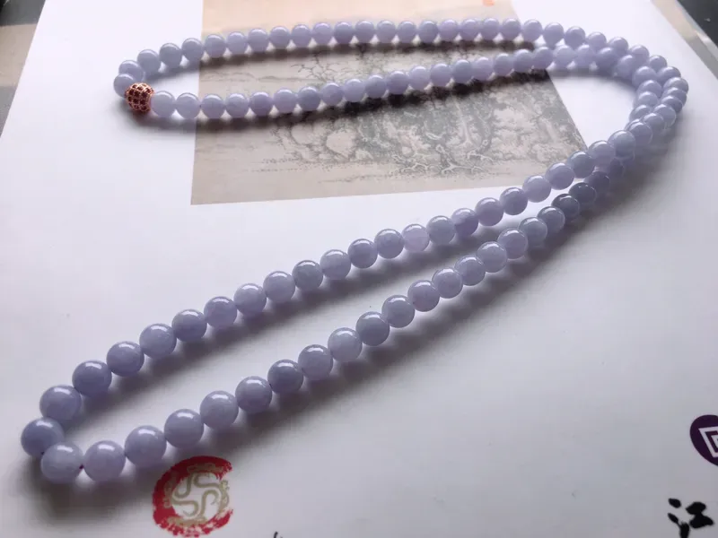 #自然光实拍# 紫罗兰圆珠项链 玉质细腻，种老起胶，隔珠为配饰。颗数:108颗