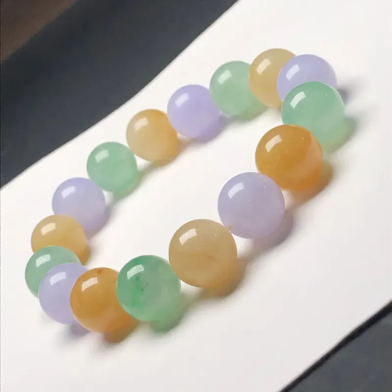 糯种糖果色翡翠珠链手串，直径11.8毫米，质地细腻，色彩鲜艳，A031AEN