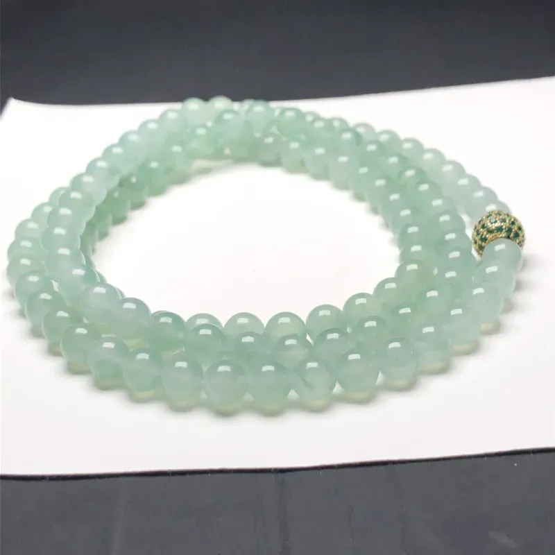 糯化种晴底翡翠珠链项链，108颗，直径6.8毫米，质地细腻，水润光泽，隔珠是装饰品，A081FHM