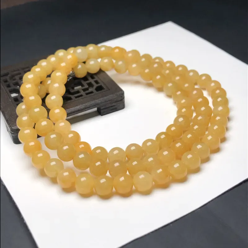 糯种黄翡翡翠珠链项链，98颗，直径7.3毫米，质地细腻，水润光泽，隔珠是装饰品，A341AFHJ
