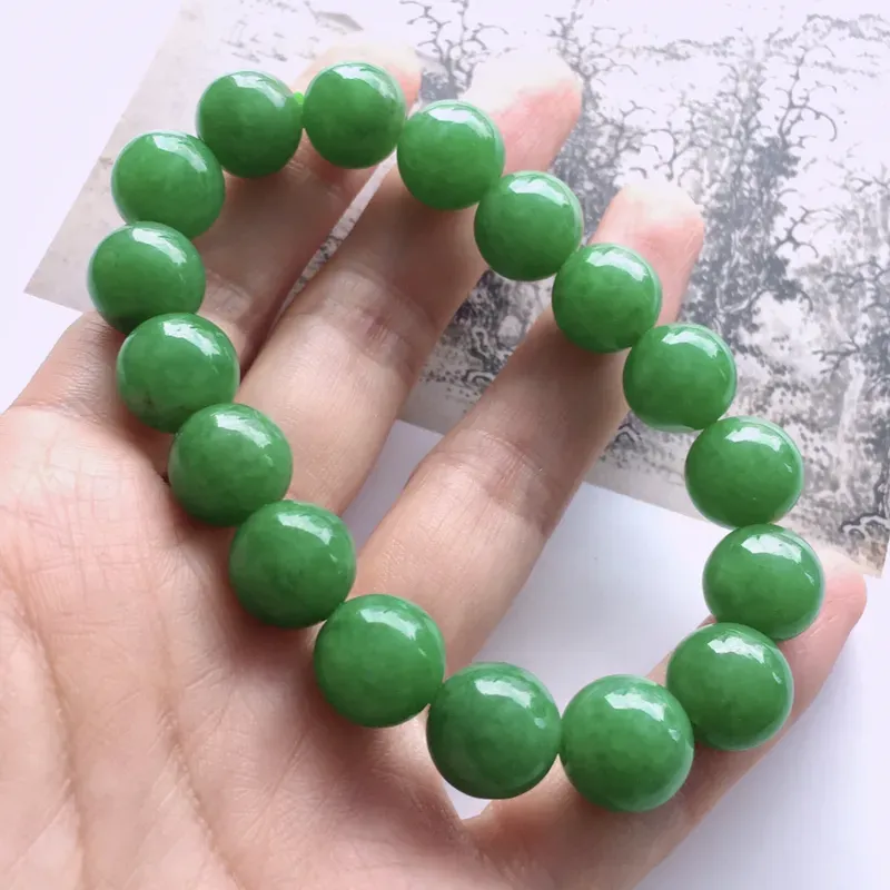 #自然光实拍#满绿圆珠手链 玉质细腻，种老起胶，上手效果很赞。