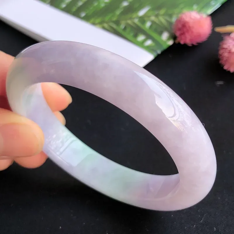 天然a货翡翠春彩宽边手镯玉质细腻种水足圈口53mm