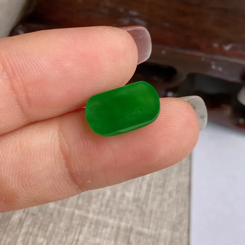 A货翡翠-种好满绿马鞍镶嵌件，尺寸-12.3*7.8*3.6mm
