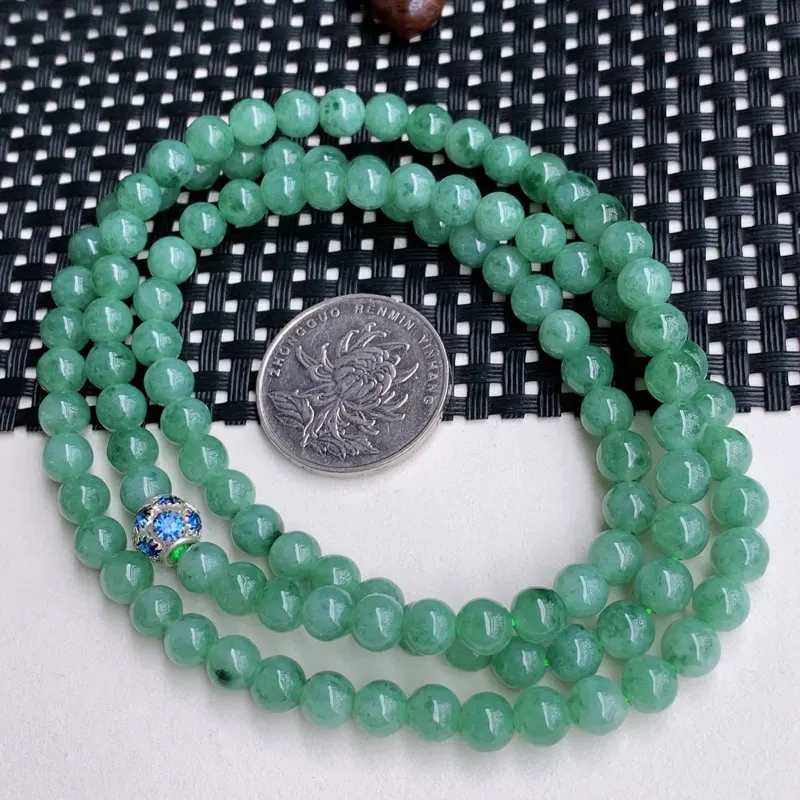 尺寸：110颗6.2mm，A货翡翠冰润带绿圆珠项链，编号0428a