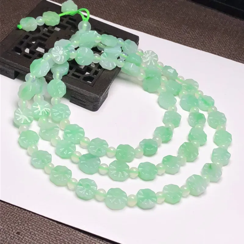 糯种果绿色太阳花翡翠珠链项链、58颗、直径8.1*3.4毫米、质地细腻、色彩鲜艳、A040ACM
