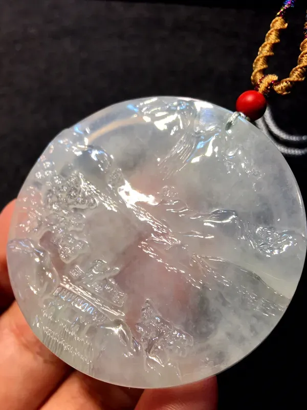 品质优选冰种双面雕刻山水挂件，玉石尺寸；49.1*49.1*6.5mm顶珠为南红饰品。