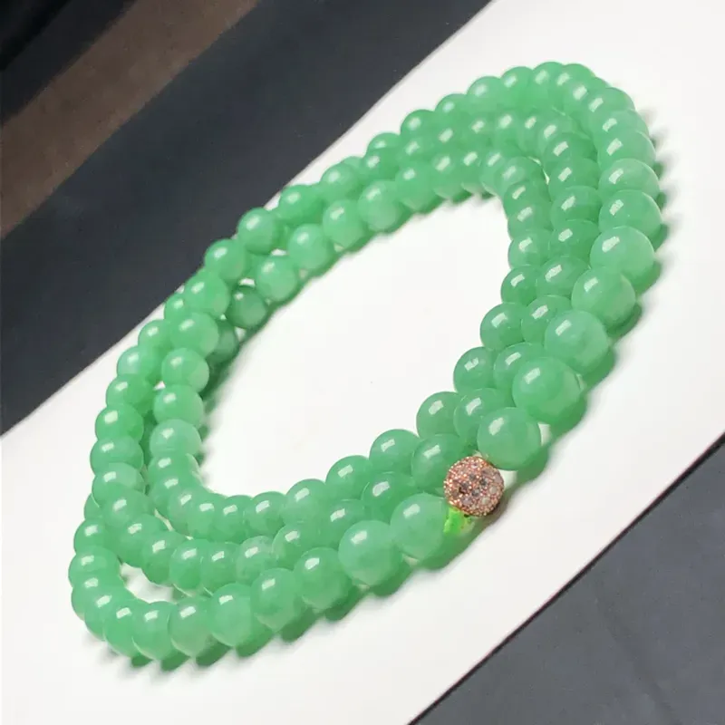 糯种全绿翡翠珠链项链，108颗，直径6.3毫米，质地细腻，水润光泽，隔珠是装饰品，A099IHM