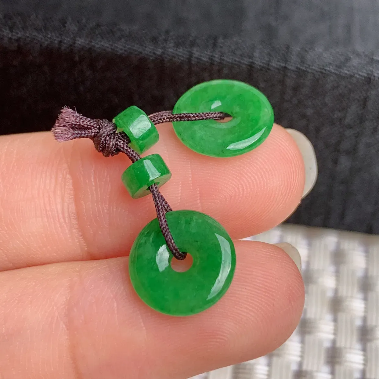 A货翡翠-种好满绿平安扣耳坠，尺寸-10.2*1.9mm